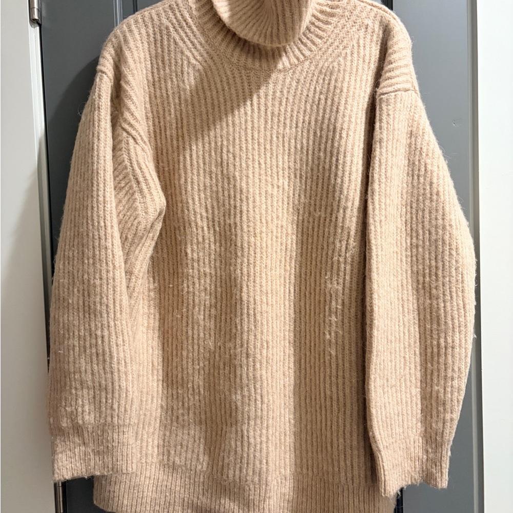 Lou & Grey Oatmeal Ribbed Oversized Turtleneck Sweater
Sz XS